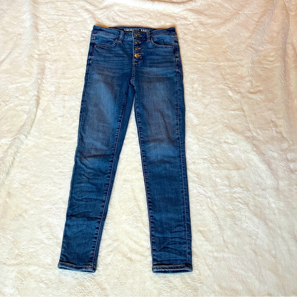 Hi rise, crop dragging jeans, American Eagle buttons longs